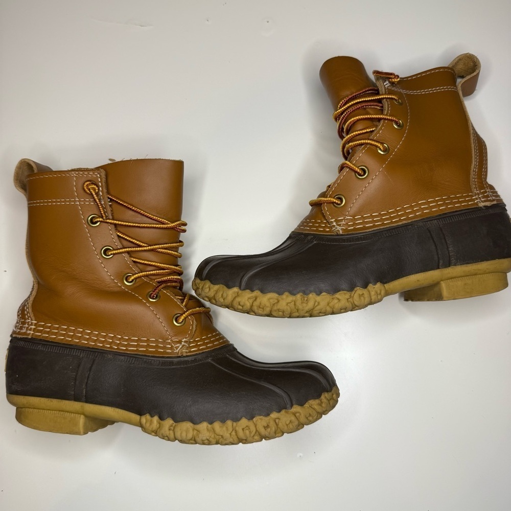 L.L. Bean Women's Duck Bean Boots Size 6 M GUC see pictures for wear on heel - Picture 3 of 9
